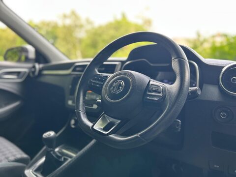 MG ZS EXCITE 8
