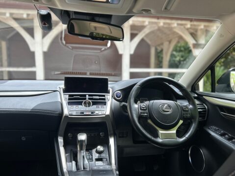 Lexus NX 300H 12