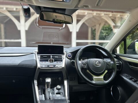 Lexus NX 300H 12