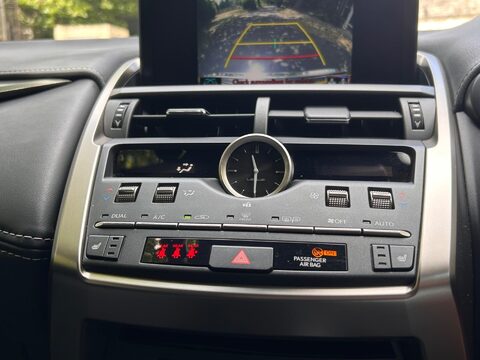 Lexus NX 300H 34