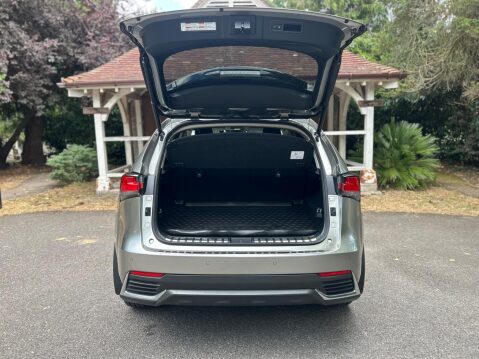 Lexus NX 300H 38