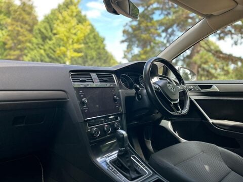 Volkswagen Golf SE NAVIGATION TSI EVO DSG 9