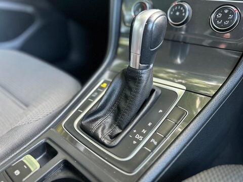 Volkswagen Golf SE NAVIGATION TSI EVO DSG 10
