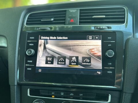 Volkswagen Golf SE NAVIGATION TSI EVO DSG 27