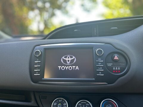Toyota Yaris VVT-I ICON TECH 21