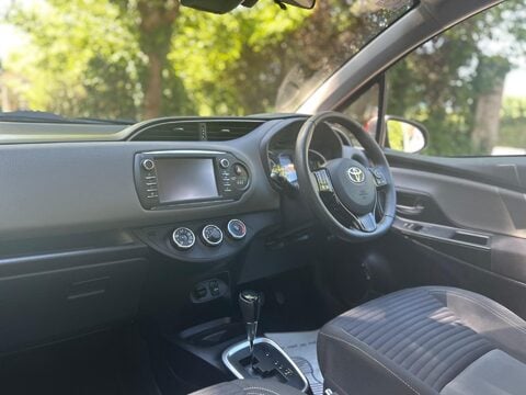 Toyota Yaris VVT-I ICON TECH 29
