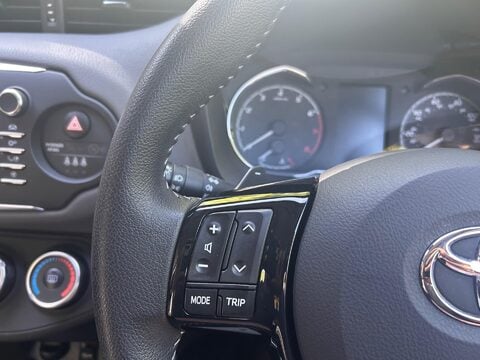 Toyota Yaris VVT-I ICON TECH 22