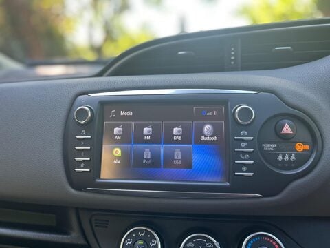 Toyota Yaris VVT-I ICON TECH 16