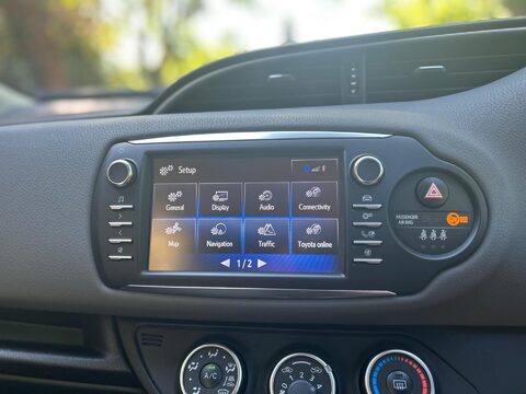 Toyota Yaris VVT-I ICON TECH 15