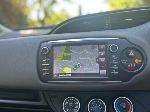 Toyota Yaris VVT-I ICON TECH 18