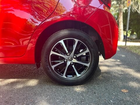 Toyota Yaris VVT-I ICON TECH 9