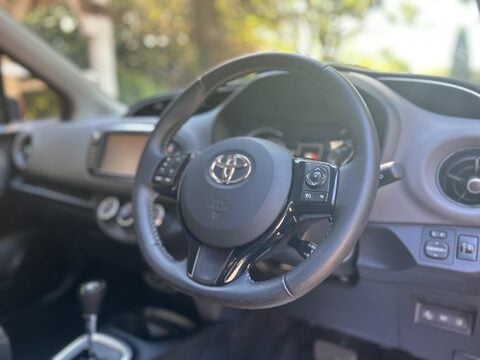Toyota Yaris VVT-I ICON TECH 31