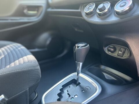 Toyota Yaris VVT-I ICON TECH 30