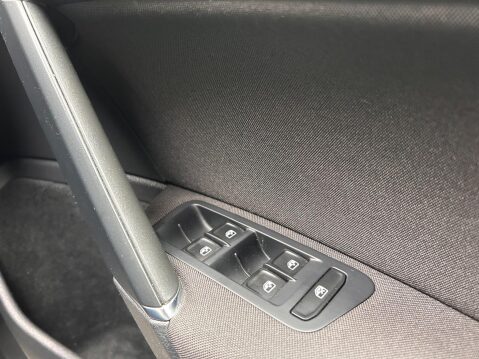Volkswagen Golf 1.6 TDI BlueMotion Tech Match Edition DSG Euro 6 (s/s) 5dr 33