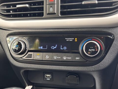 Hyundai i10 MPI PREMIUM 30