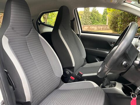 Toyota Aygo VVT-I X-PLAY 4