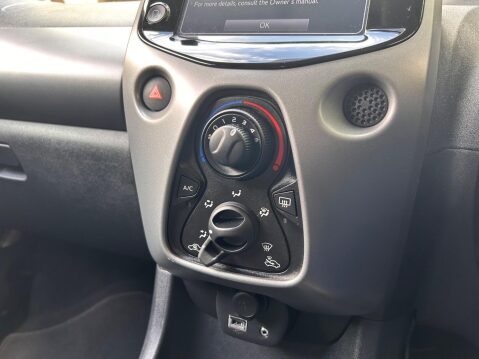 Toyota Aygo VVT-I X-PLAY 33