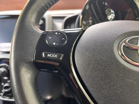 Toyota Aygo VVT-I X-PLAY 24