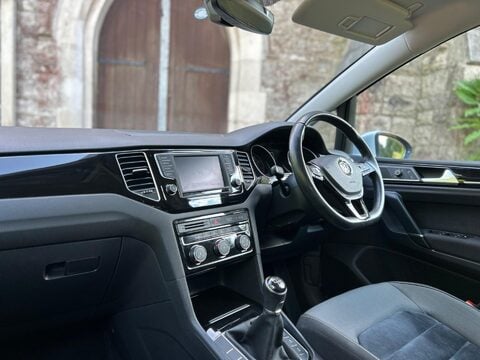 Volkswagen Golf SV GT TSI 8