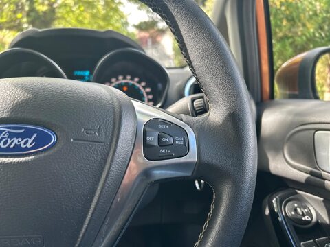 Ford Fiesta TITANIUM 25