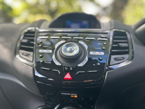 Ford Fiesta TITANIUM 21