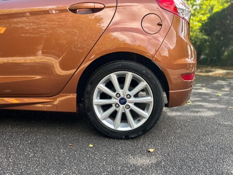 Ford Fiesta TITANIUM 32