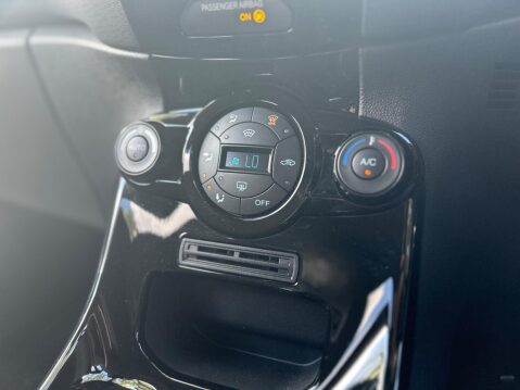 Ford Fiesta TITANIUM 26