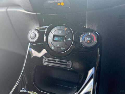 Ford Fiesta TITANIUM 26