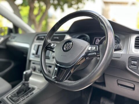 Volkswagen Golf SE TSI BLUEMOTION TECHNOLOGY DSG 7