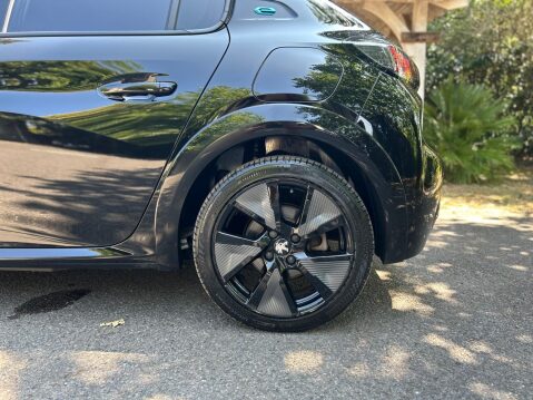 Peugeot 208 GT LINE 38