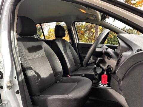 Dacia Sandero ESSENTIAL SCE 4