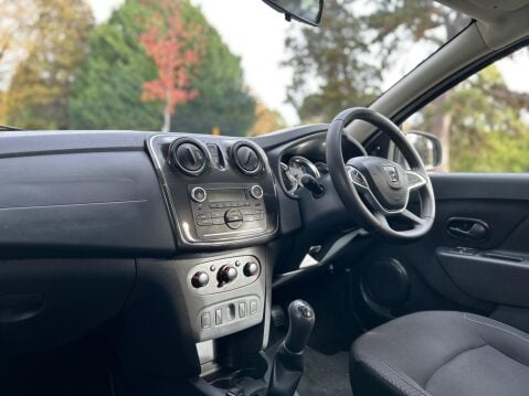 Dacia Sandero ESSENTIAL SCE 6