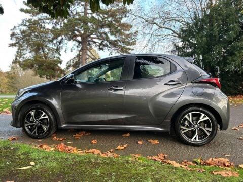 Toyota Yaris DESIGN FHEV 20