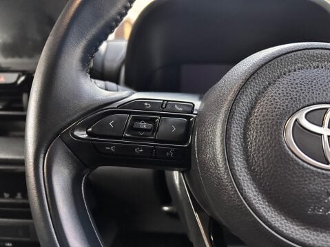 Toyota Yaris DESIGN FHEV 39