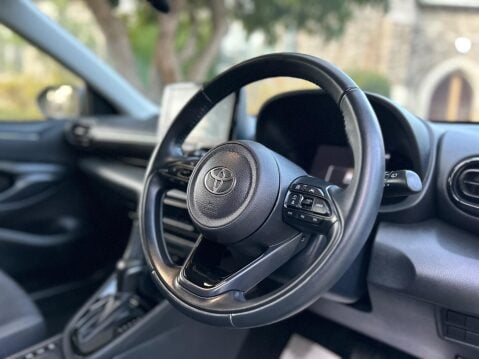 Toyota Yaris DESIGN FHEV 42