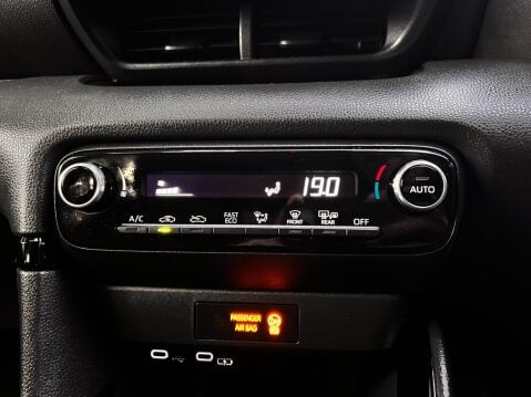 Toyota Yaris DESIGN FHEV 29