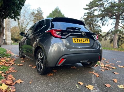 Toyota Yaris DESIGN FHEV 2