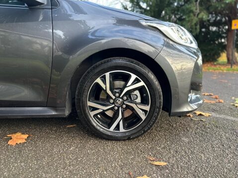 Toyota Yaris DESIGN FHEV 35