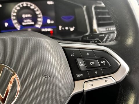 Volkswagen Polo LIFE TSI DSG 28