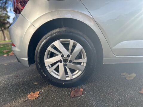 Volkswagen Polo LIFE TSI DSG 32