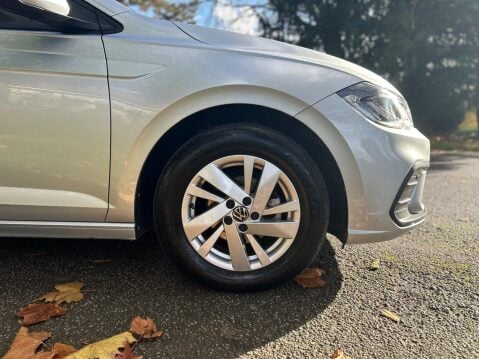 Volkswagen Polo LIFE TSI DSG 33