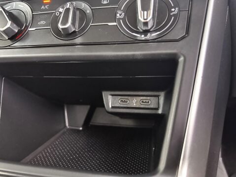 Volkswagen Polo LIFE TSI DSG 9