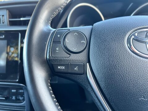 Toyota Auris VVT-I DESIGN TSS 27