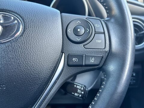 Toyota Auris VVT-I DESIGN TSS 28