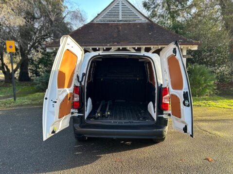 Toyota Proace City L1 ICON 32