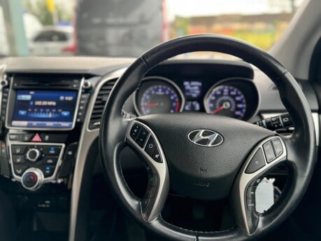 Hyundai i30 SE NAV 27