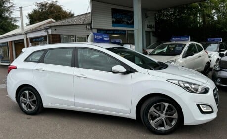 Hyundai i30 SE NAV 9