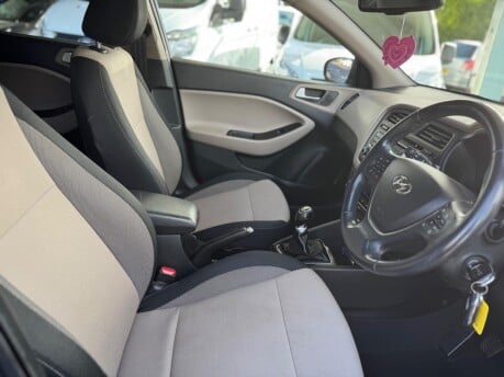 Hyundai i20 GDI PREMIUM 28