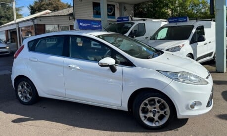 Ford Fiesta ZETEC 16V 9