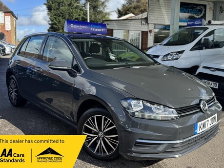 Volkswagen Golf SE NAVIGATION TDI BLUEMOTION TECHNOLOGY